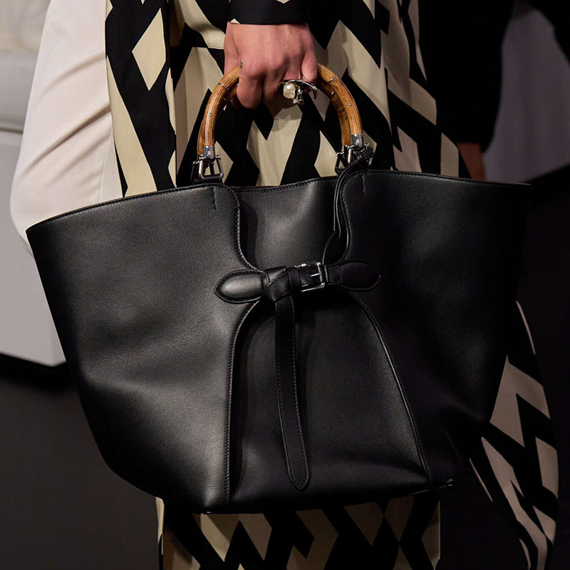 Free shipping designer bag Niche Design Fashion Bamboo Handle Bucket Bag for Women New Autumn and Winter Luxury Single Shoulder Bag Trendy Crossbody Bag for Women