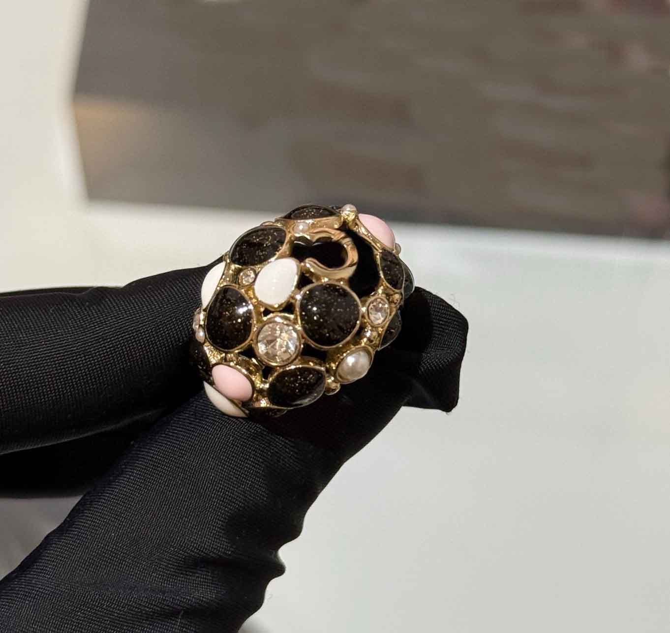 Luxury quality charm punk band ring with white and black color design in 18k gold plated have stamp hollow style have stamp PS6136B