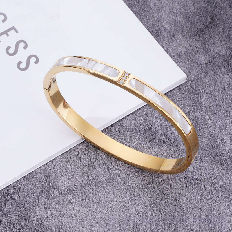 Factory Direct Sales Internet Celebrity Hot-Selling Shell Pattern Classic Titanium Steel Clasp Unisex Bracelet High Color Retention Simple and Elegant