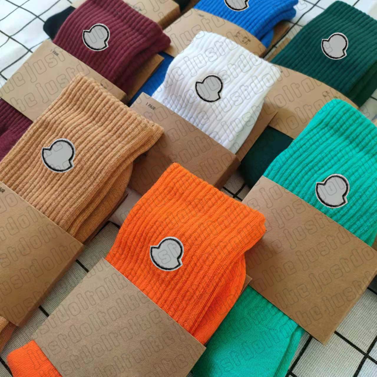 Four seasons new designer socks with leisure sports socks embroidered towel socks for men and women trend socks fashion collocation.