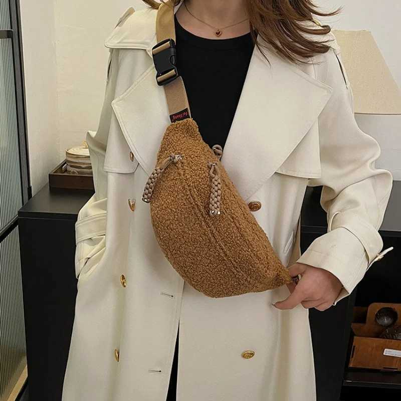 Lamb Fur Bag for Womens Winter New Trendy Ins Versatile Commuting Waist Bag Plush Single Shoulder Crossbody Chest BagT251204