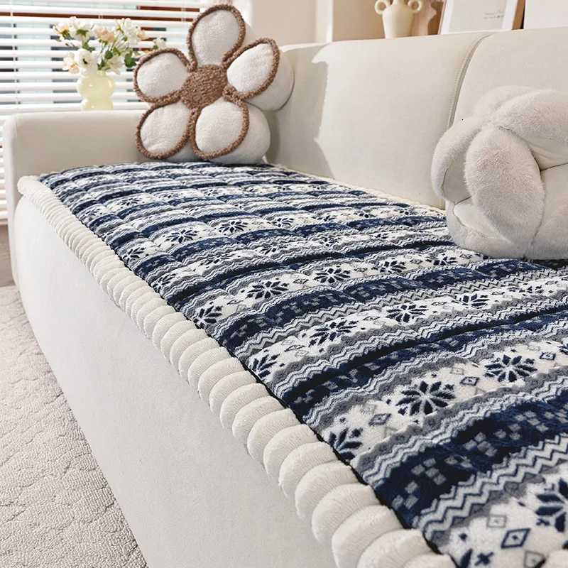 Festive Snowflake Flannel Sofa Cushion Autumn/winter Seat Cushion for New Year Non-Slip Stain-Resistant Furniture Protector M251204 - view 4