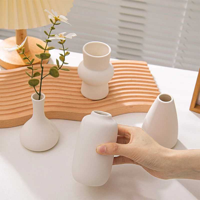 White Nordic Ceramic Flower Vase Retro Flower Bottle Creative Flower Arrangement Holder Simple Plant Pot Ro Table Decor Mini H251204