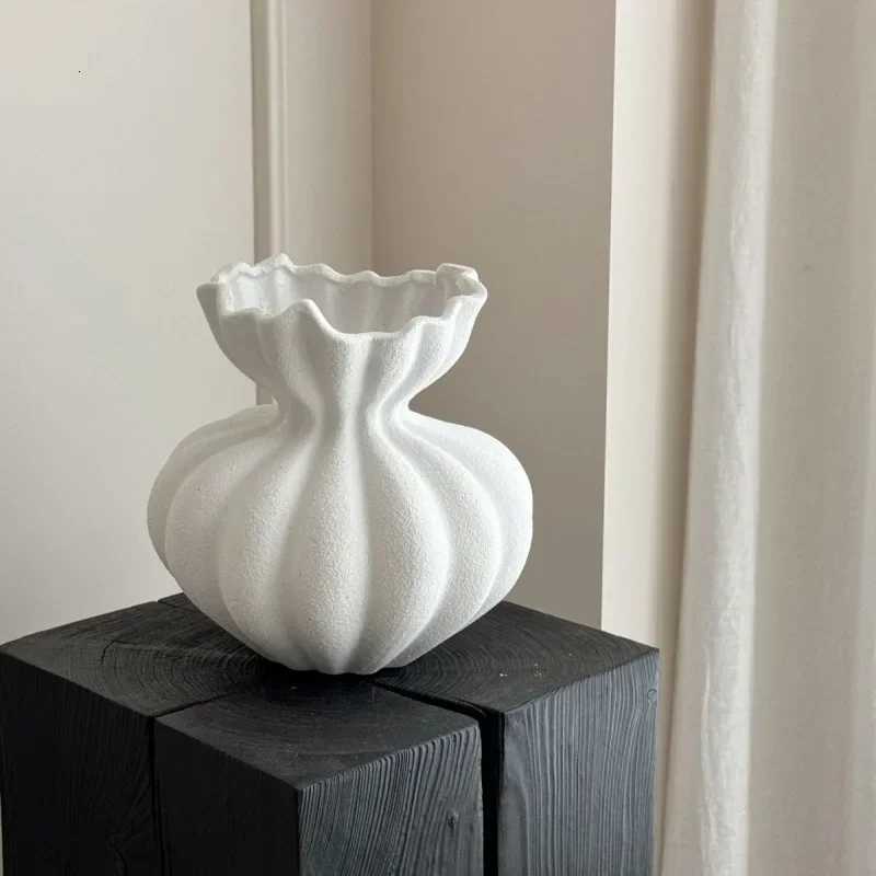 Ceramic Vase Hand Rough Fold Ceramic Bottle Flower Vase Floral Arrangement Accessories Flower Pot He Decoration Accessoires H251204