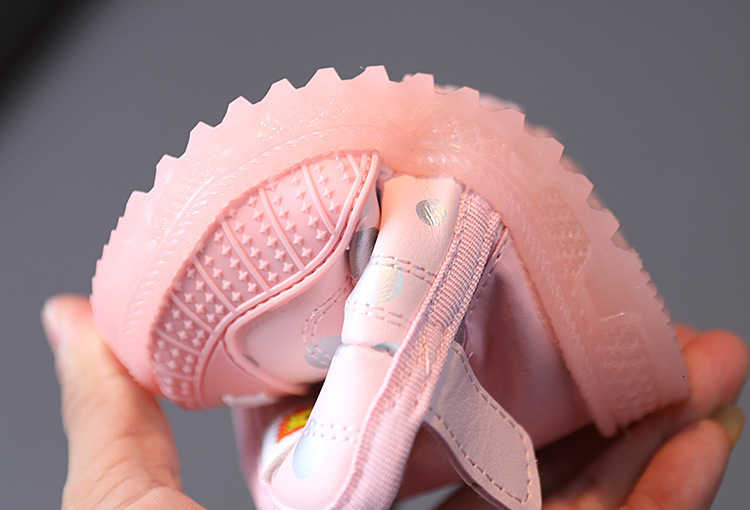 Lighted snow boots for girls aged 1-6, boys and girls. Thick and warm cotton shoes for toddlers. Flashing lights on the shoes. X251204