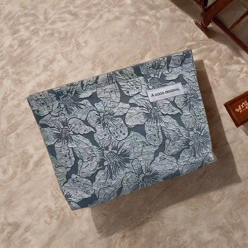 New 2025 Women's Handbag Collection: Trending Large-Capacity Luxury Makeup Bag Instagram-Worthy High-Fashion Student Minimalist Storage Bag