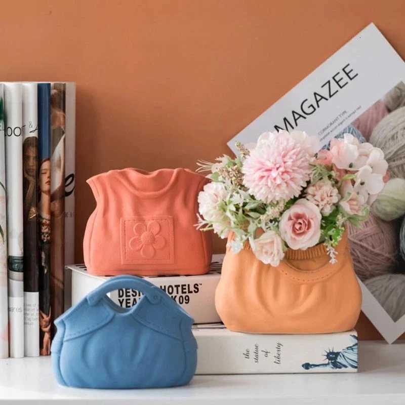 Ceramics Vase He Decor Handbag Flowers Vases Ro Decor Matte Plant Pot Statue Scpture He Decoration Accessories H251204