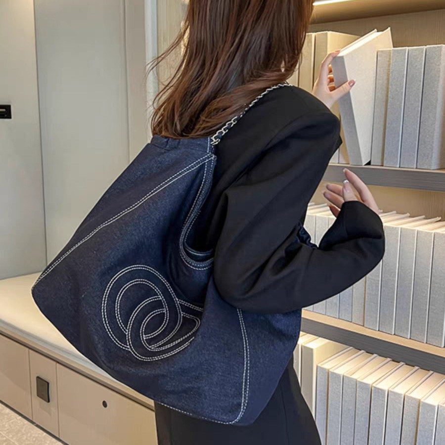 2025 Designer Bag Fall/Winter Large Capacity Tote Bag Lightweight Luxury Handbag Shoulder Bag Premium Designer Denim Bag Portable Handheld Bucket Bag