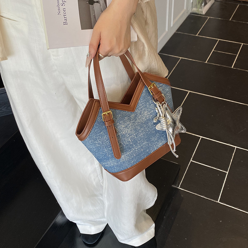 Casual Retro Bucket for Women 2025 Summer New Trendy Single Shoulder Underarm Niche Large Capacity Commuter Bag