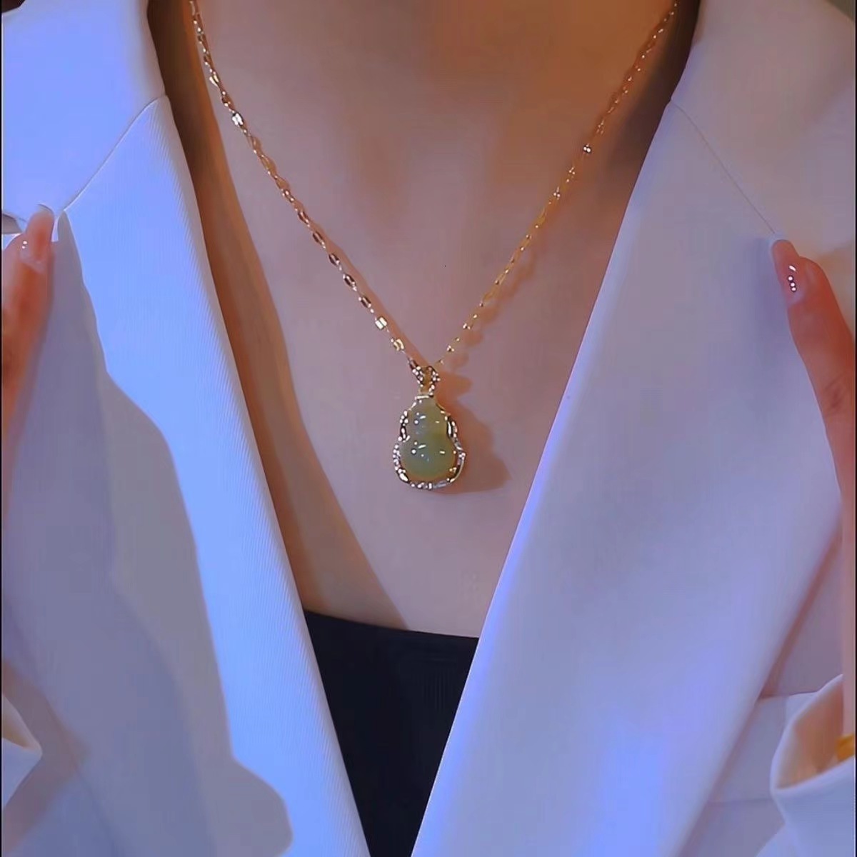 Gourd designer Micro Inlaid Full Diamond free shipping Necklace For Women Exquisite Versatile New luxury Light Luxury Super Shiny Collarbone Chain