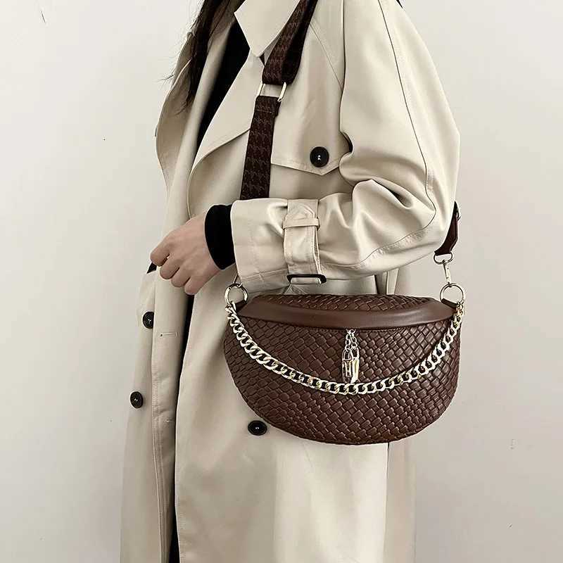 Woven pattern Waist Bag Women Chain Fanny Pack High Quality Chest Bag Fashion Shoulder Bag Female Purses Designer Crossbody BagsT251204