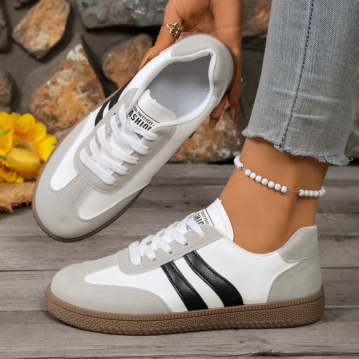 Free Shipping 2025 New Fashion design Sneakers for Women Large Size Lightweight Comfortable Breathable Flat Casual Shoes