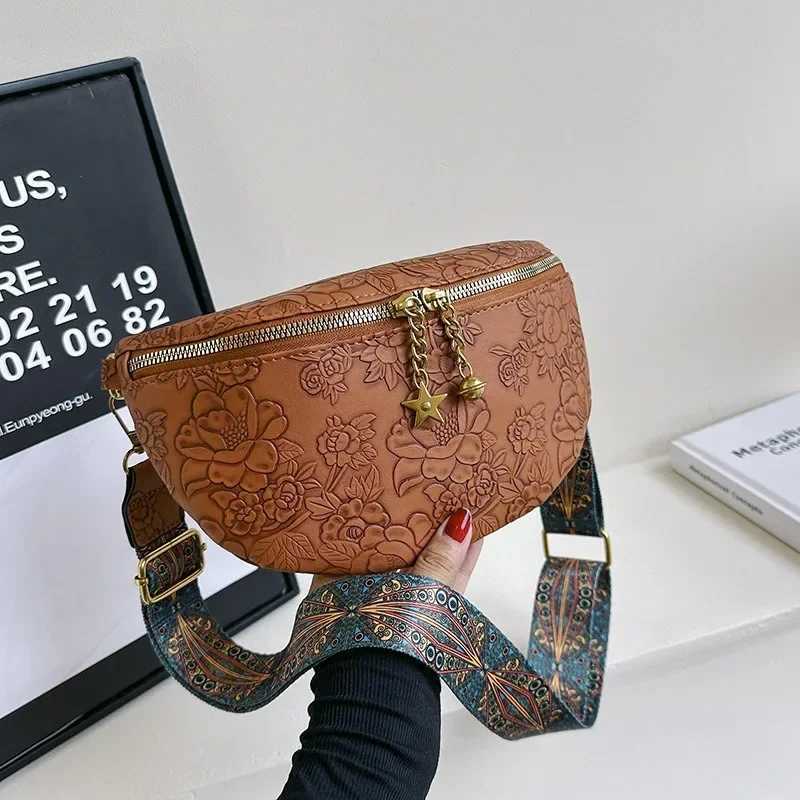 Elegant Emboss Flower Pattern Fanny Packs For Women Luxury Chain Zipper Waist Bags Female Waist Pack Ladies Crossbody Chest BagT251204