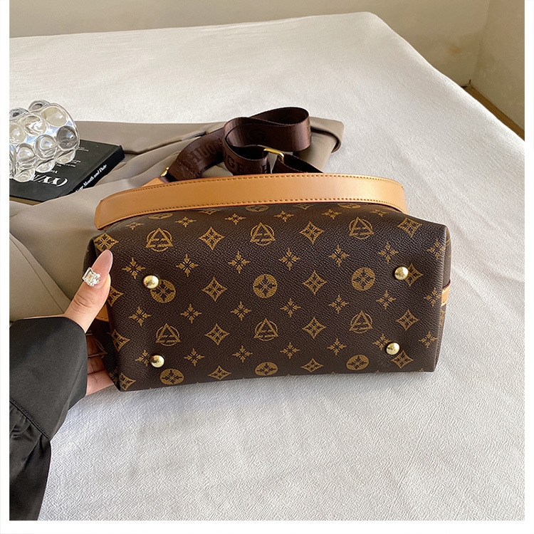 Designer bags free shipping New large capacity tote bag retro printed wide shoulder strap women single shoulder bag crossbody bag women