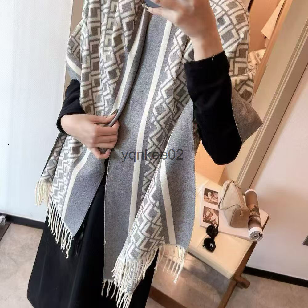 Designer Luxury Cashmere ff Scarf Autumn Winter Woman Mens Fashion Shawl Vintage Brand Hat And Scarf Set Silk Wool Grey White Square Ring Scarf