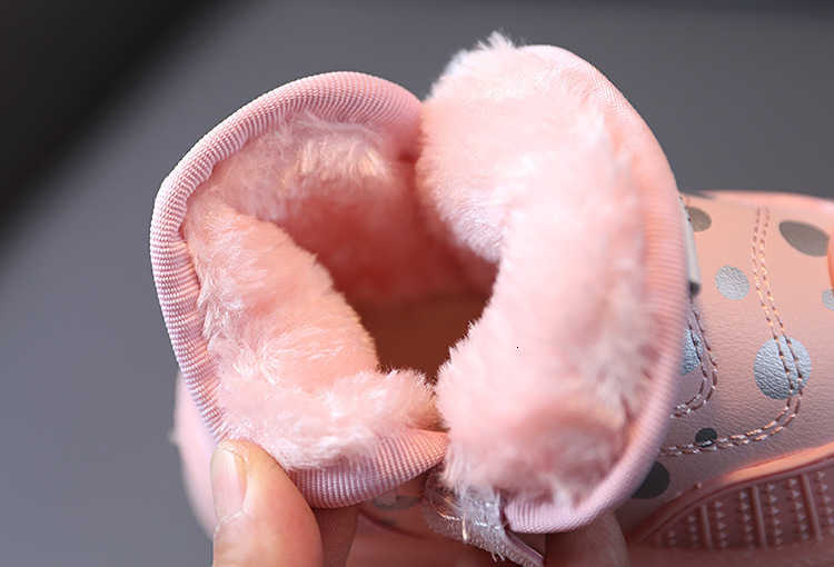 Lighted snow boots for girls aged 1-6, boys and girls. Thick and warm cotton shoes for toddlers. Flashing lights on the shoes. X251204