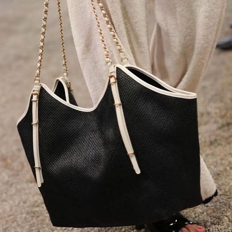 2025 Summer New Versatile Handbag Underarm Chain Niche Shoulder High-end Trendy Crossbody Bag Wholesale