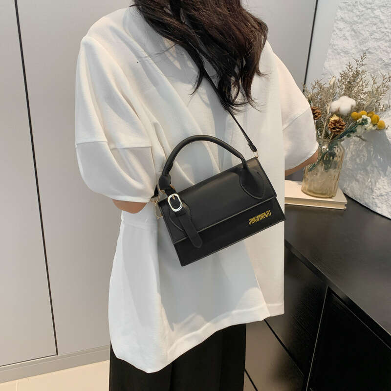 Fashionable Large Capacity Single Shoulder Handbag Simple Fashion Small Square New Summer Niche Crossbody Bag