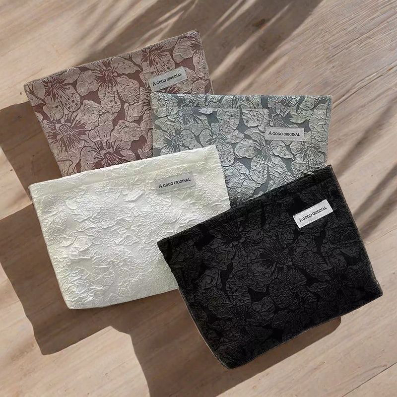 New 2025 Women's Handbag Collection: Trending Large-Capacity Luxury Makeup Bag Instagram-Worthy High-Fashion Student Minimalist Storage Bag