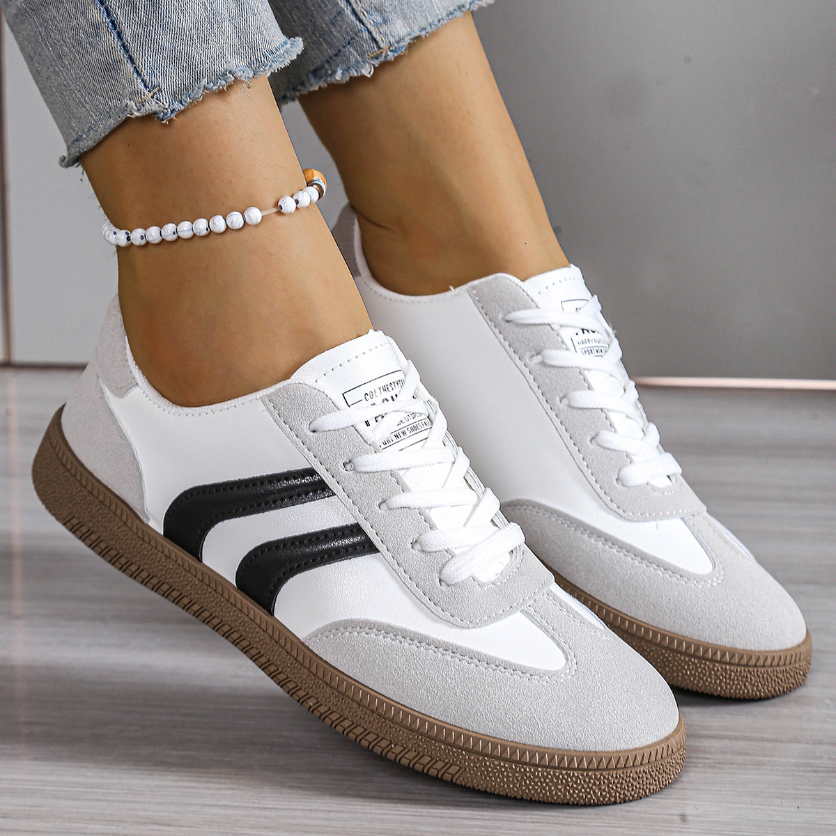 Free Shipping 2025 New Fashion design Sneakers for Women Large Size Lightweight Comfortable Breathable Flat Casual Shoes