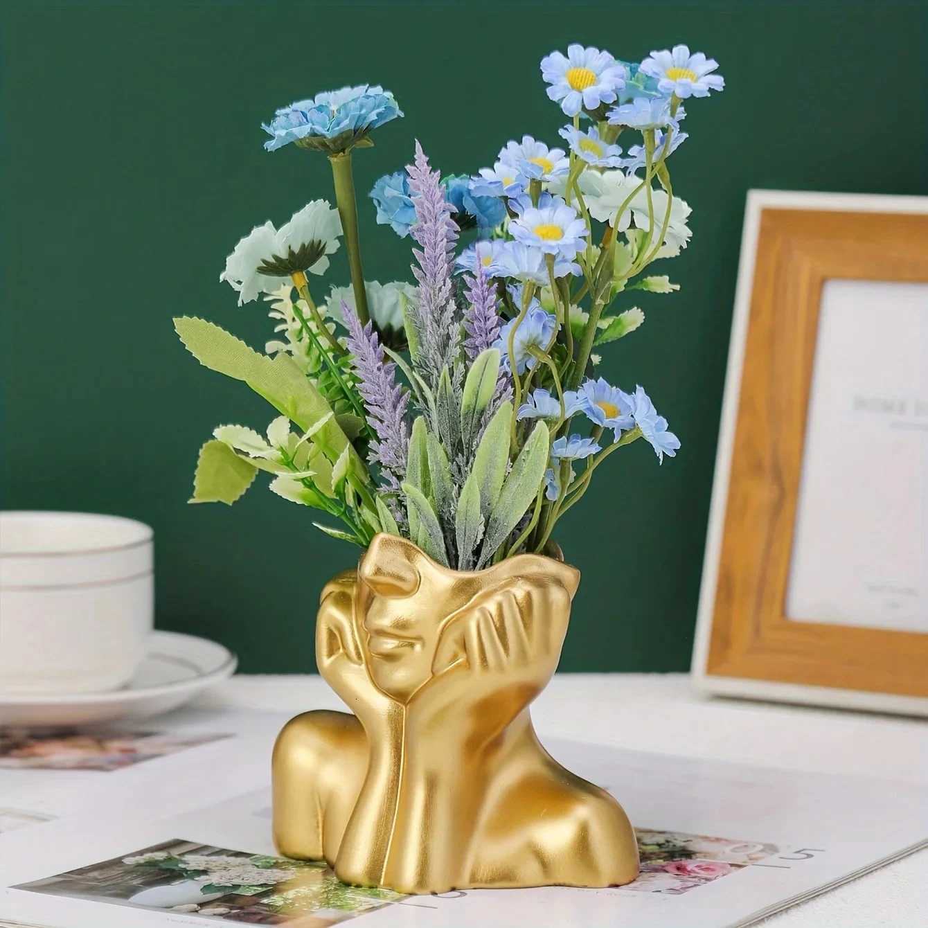 Fem Vase Resin Modern Vase for Garden He Living Ro Decoration Tabletop Art Statue Halloween Christmas Decoration H251204