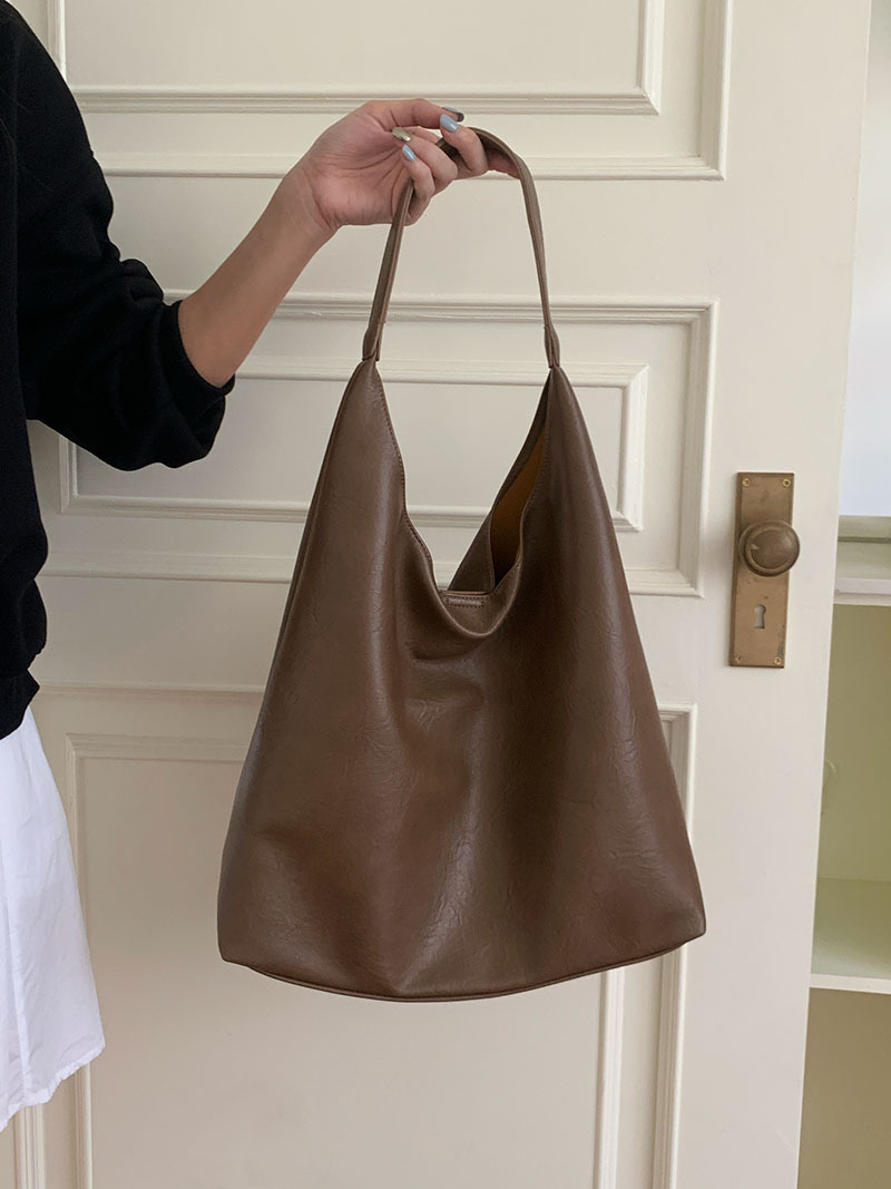 New textured soft leather large capacity underarm bag for commuting, laid-back style, versatile, single-shoulder tote bag for women Z250903