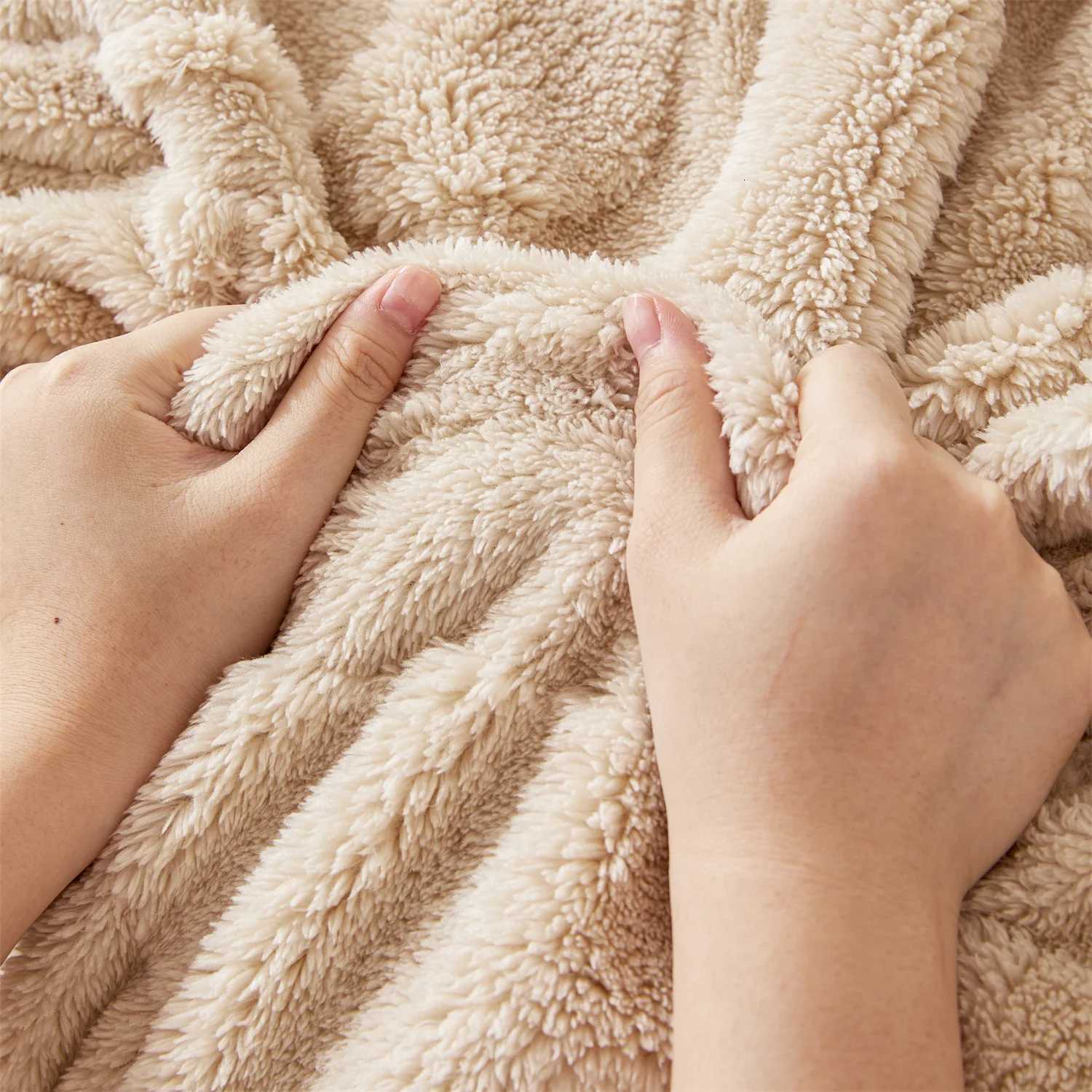 Growth Ring Pattern Jacquard Tuffed FLeece Sofa Towel Soft Thicken Universal Blanket for Living Room Bedding Room Warm Towel M251204 - view 3