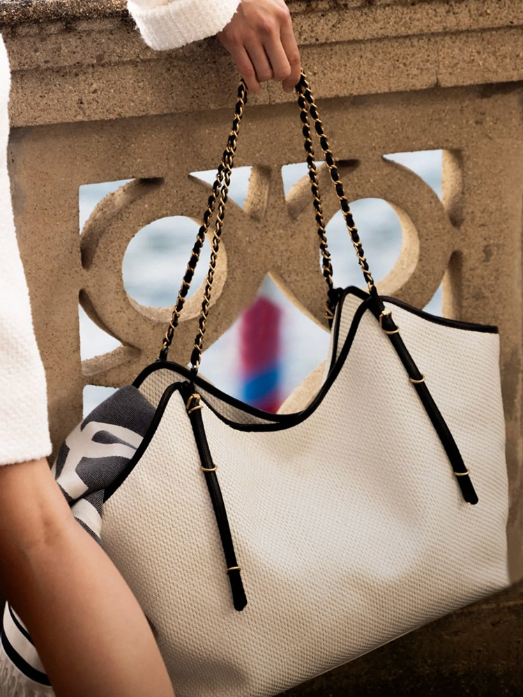 2025 Summer New Versatile Handbag Underarm Chain Niche Shoulder High-end Trendy Crossbody Bag Wholesale