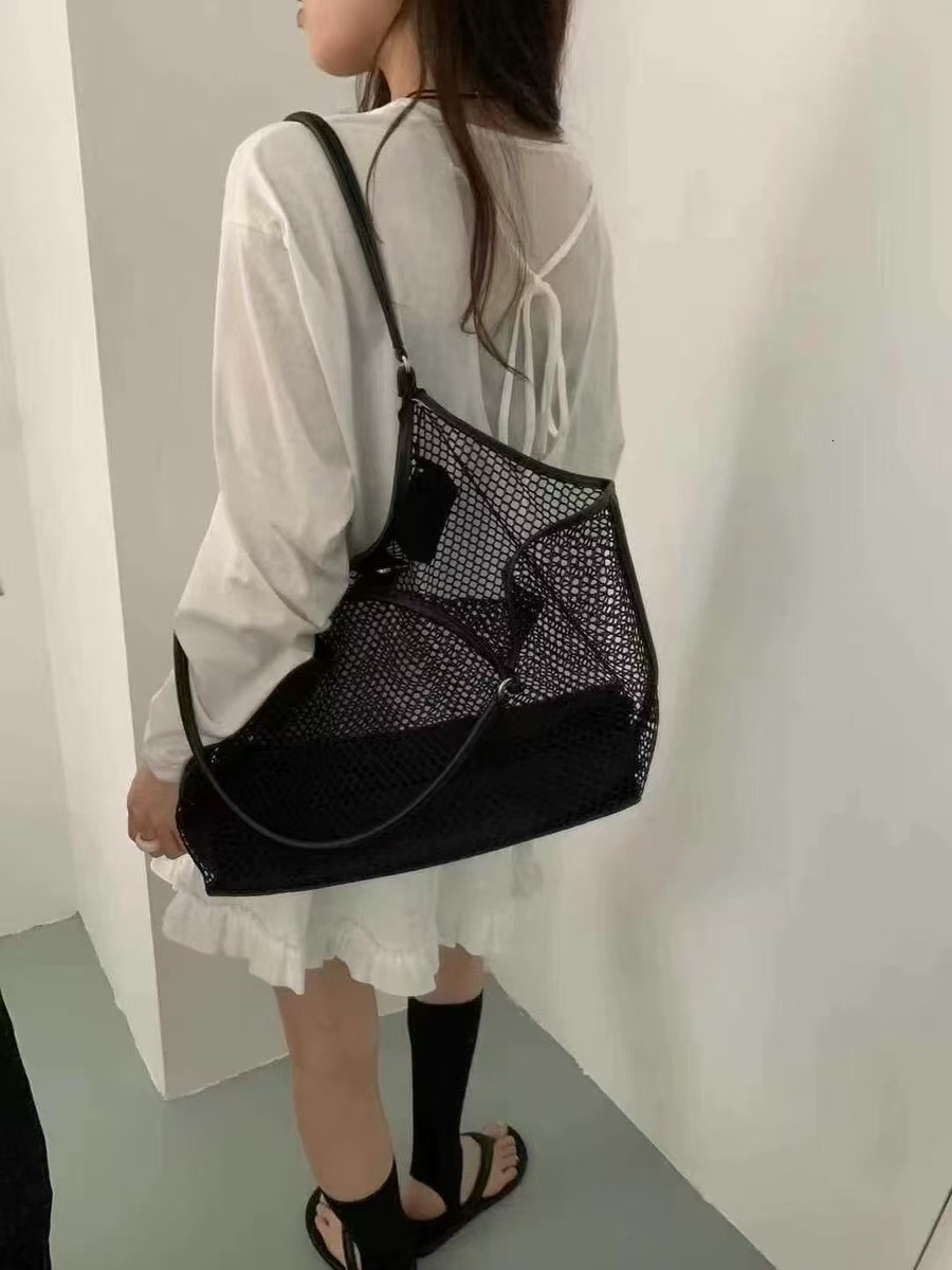 Woven Mesh Handheld Tote for Women, Large Capacity, Spring and Summer New Style, Casual Vacation Lazy Style Commuter Shoulder Bag