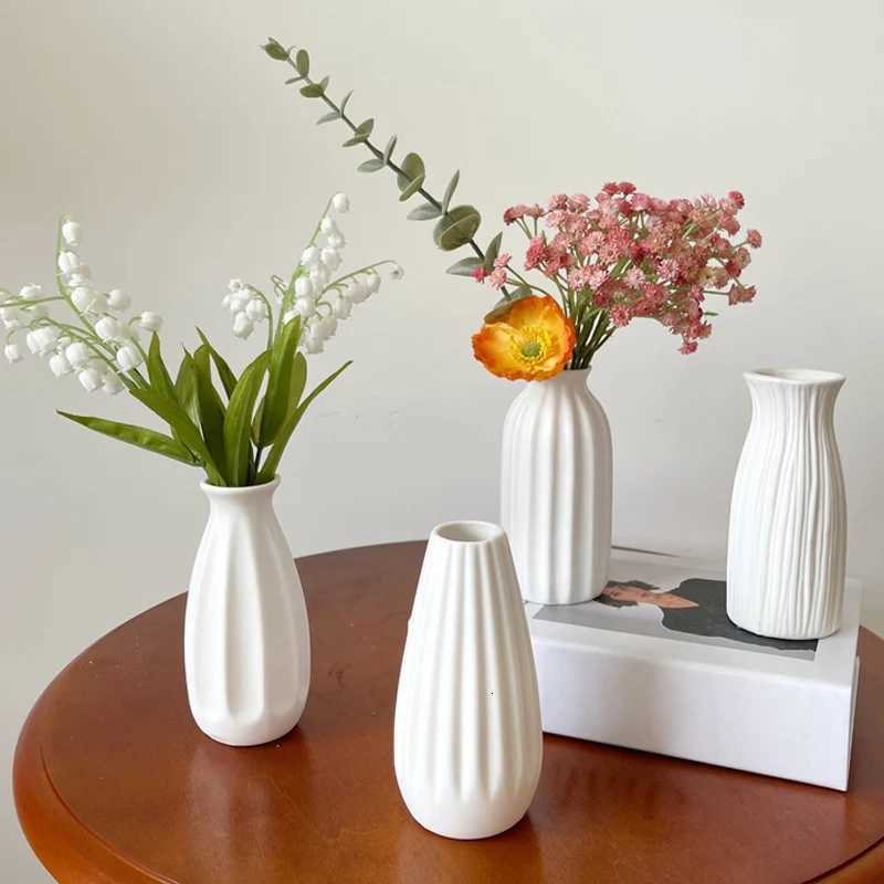 Nordic Ceramic Vase White Mini Flower Pot Modern Plants Bottle Decorative Floral Arrangement Display Vases He Table Decoration H251204