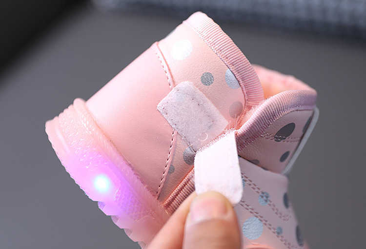 Lighted snow boots for girls aged 1-6, boys and girls. Thick and warm cotton shoes for toddlers. Flashing lights on the shoes. X251204