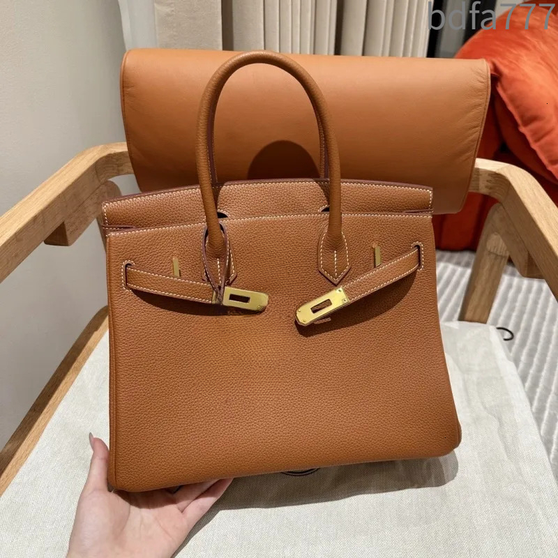 Ladies' handbag designer shoulder back fashionable shoulder bag with metal buckle chain large capacity crossbody bag suitable for various scenarios