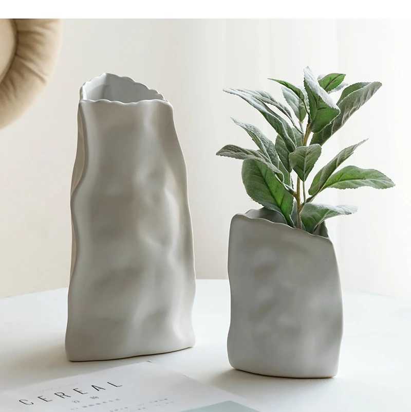 Irregar Pleated Art Ceramic Vase Handmade Porcelain Ornaments Flower Arrangement Coordination He Decoration H251204