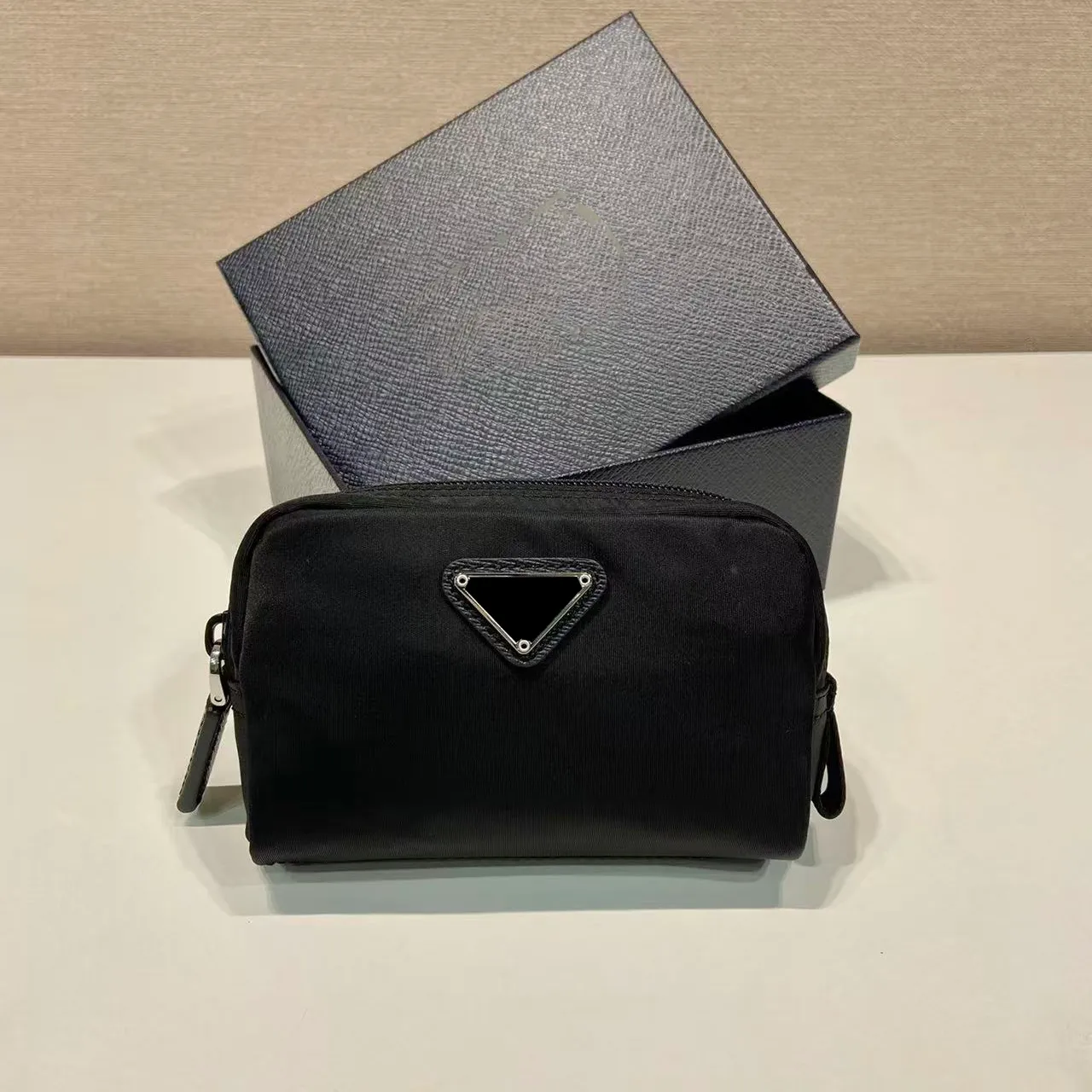 Designer Cosmetic Metal Label Brand Storage Bag Multifunctional Makeup Brush Large Capacity Lightweight With Zipper Multi Colors