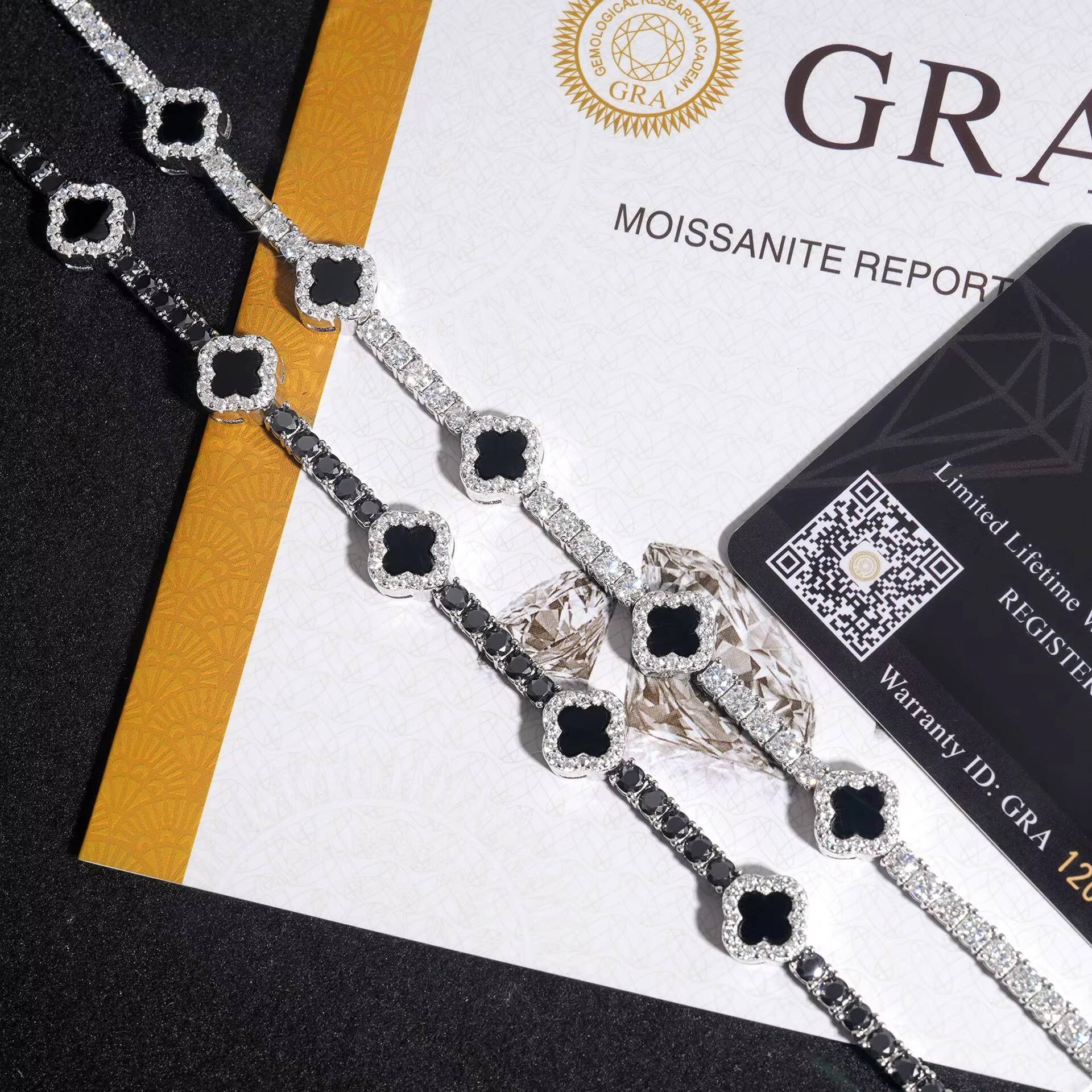 Unisex Luxury Fashion 925 Sterling Silver Moissanite Four-Leaf Clover Charm Bracelet Classic GRA Certificate Black Card