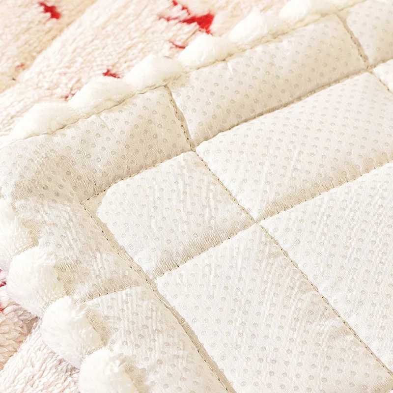 Festive Snowflake Flannel Sofa Cushion Autumn/winter Seat Cushion for New Year Non-Slip Stain-Resistant Furniture Protector M251204 - view 7