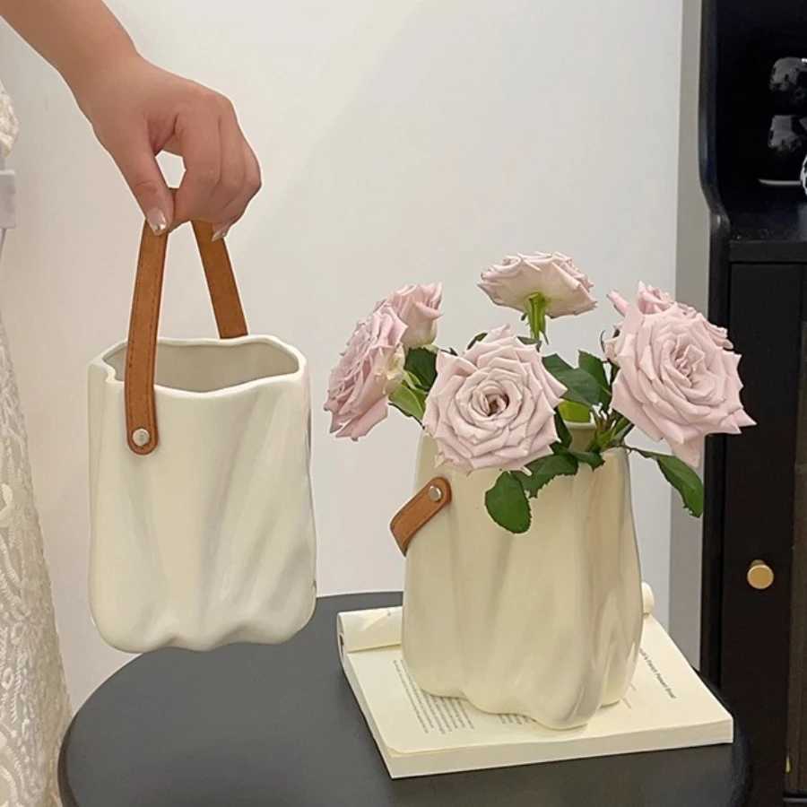 Ceramic Vase Simple Hand-held Hydroponic Flower Arrangement Dining Ro Desktop Christmas Coffee Shop Dried Flower Decoration H251204