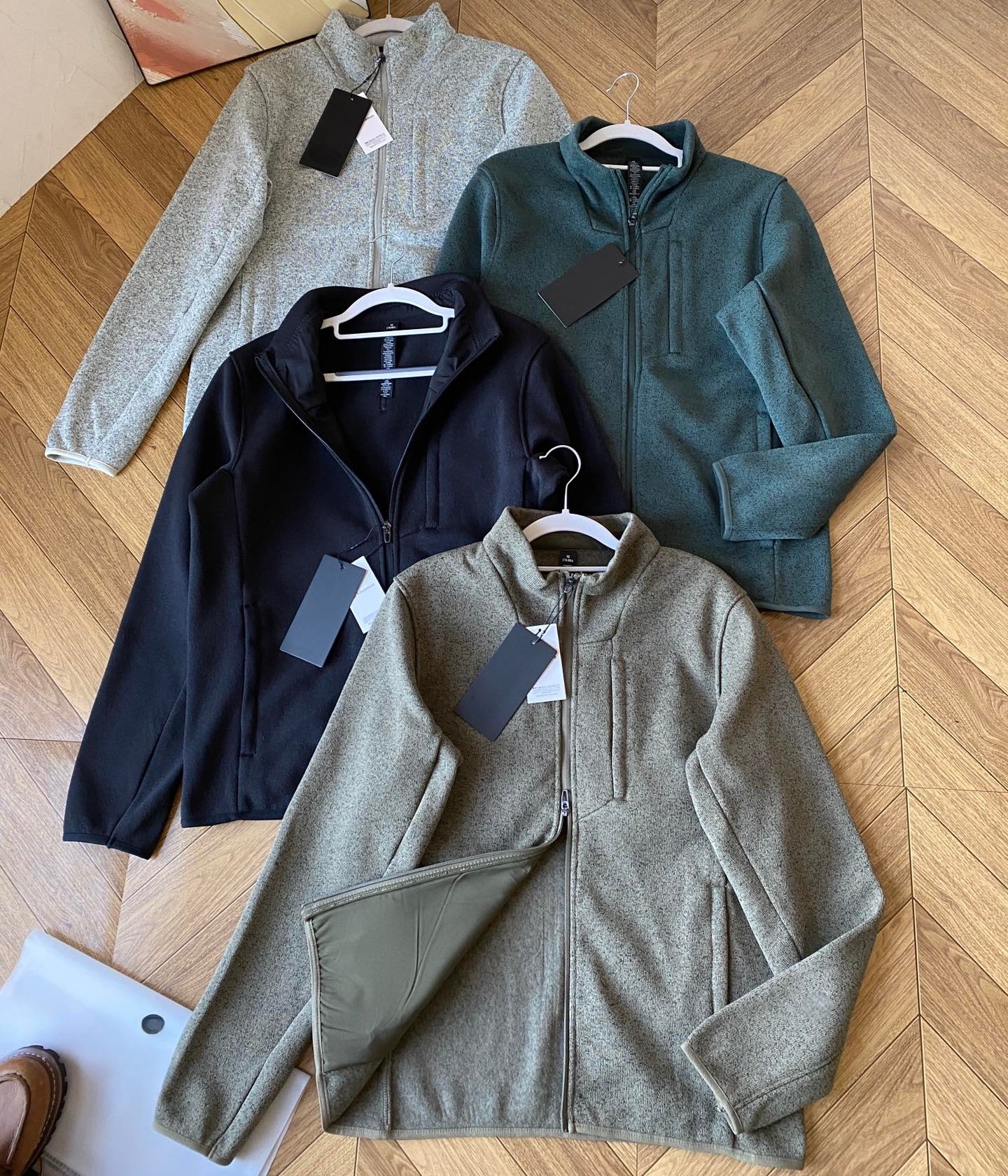 2026 New Thermal jacket Sojourn jacket Designer Outdoor Sports Casual Down Jacket Warm Middle Layer Knitted Sweater Coat Men luluity lemonive men set