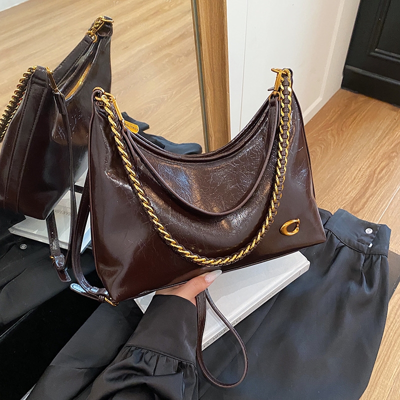 Designer crossbody bag free shipping A new hand-held French oil-wax leather single-shoulder bucket bag with a large capacity that straddles the armpit