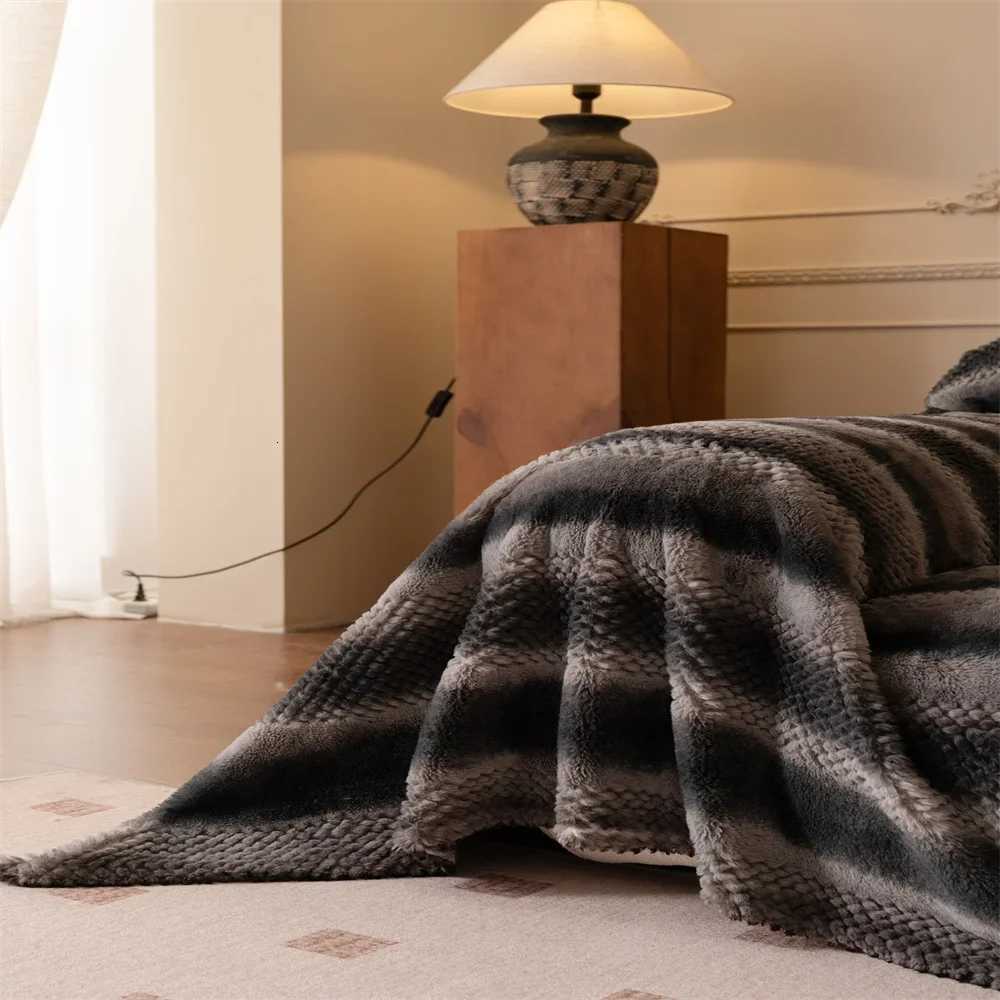 French Style Sofa Cover Light Luxury Half-side Velvet Sofa Cushion Autumn and Winter Ins Advanced Sense One-piece Sofa Towel M251204 - view 5