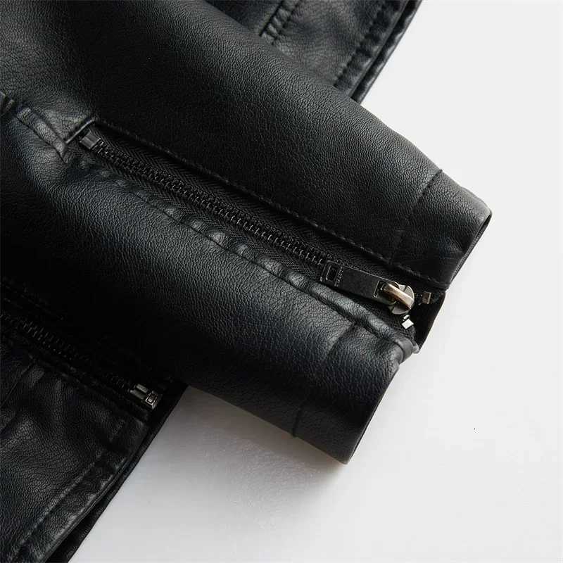 High Quality Classical Mens Winter Autumn Fur Collar PU Leather Jacket Mens PU Leather Vintage Jackets Fleece Multi-pocket MaleT251204