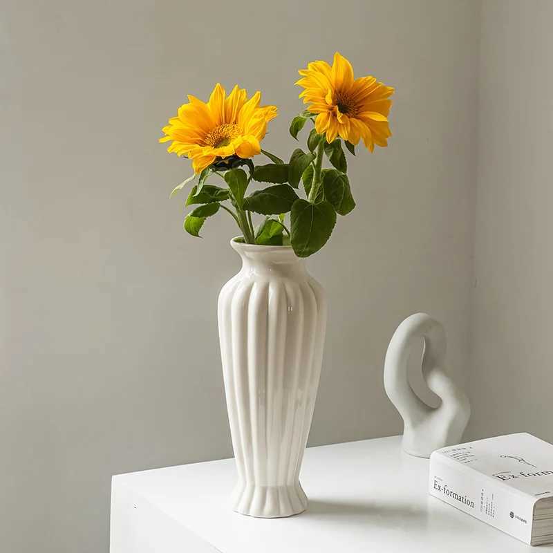 French Ceramic Vase with A Luxurious and High-end Feel Featuring Vintage Rose Peony Fresh Flowers and White Decorations H251204