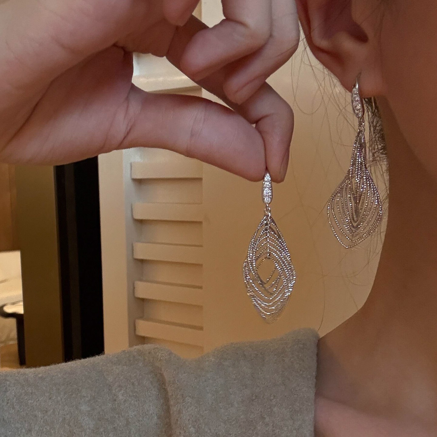 Metal Zircon Oval Hollow Ear Hook Minimalist Style Personality Trend Versatile Light Luxury High-end Feel Earrings for Women - view 5