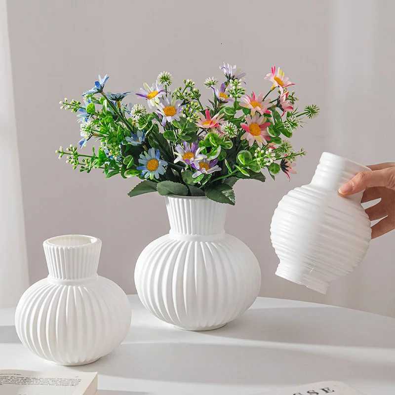 White Imitation Ceramic Vase Modern Simple Plastic Vase INS Flower Arrangement Ornaments Artistic Aesthetic He Decoration H251204