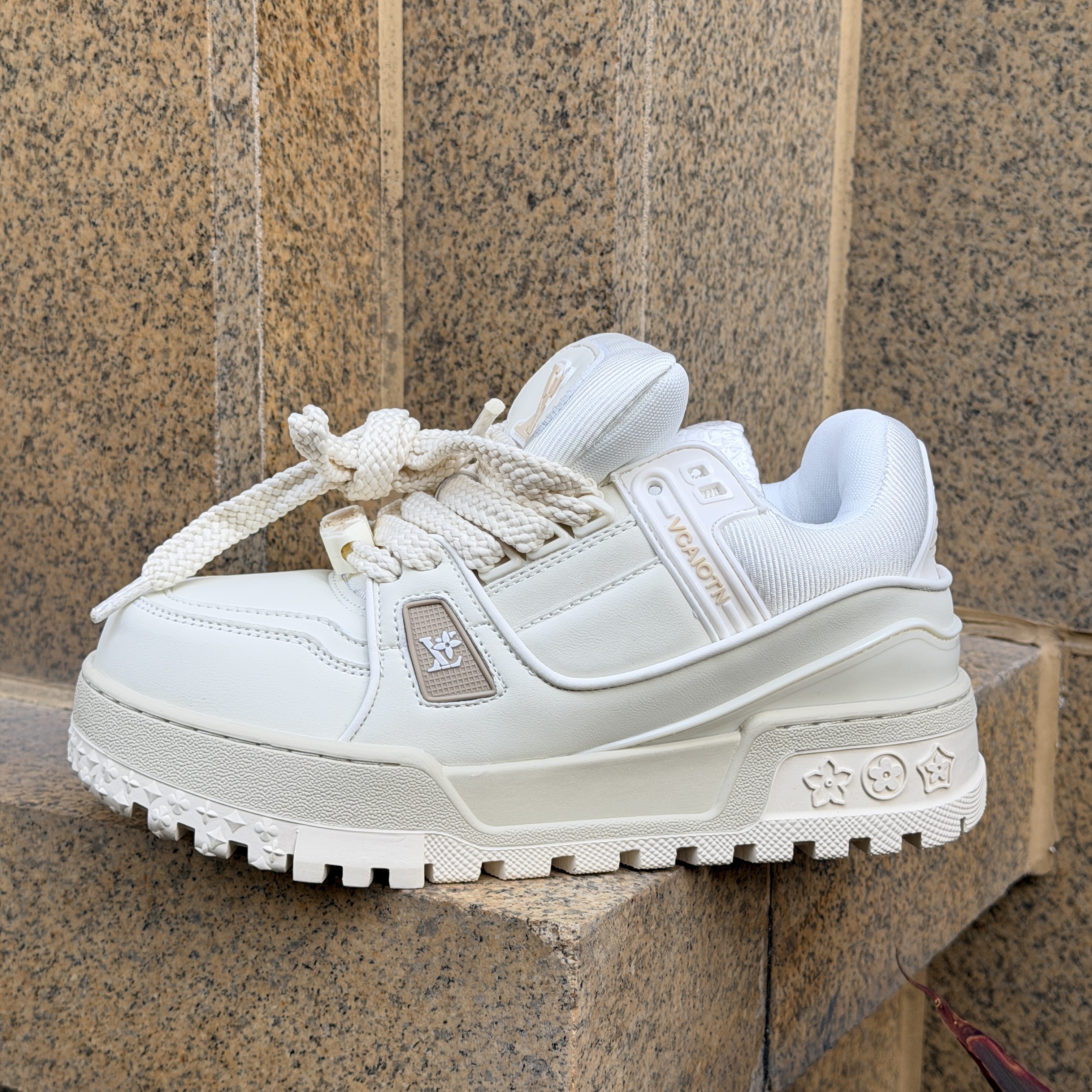 VUTITDN designer shoes 2025 new Mens womens shoes fashionable printed casual board shoes height increasing versatile comfortable sneakers