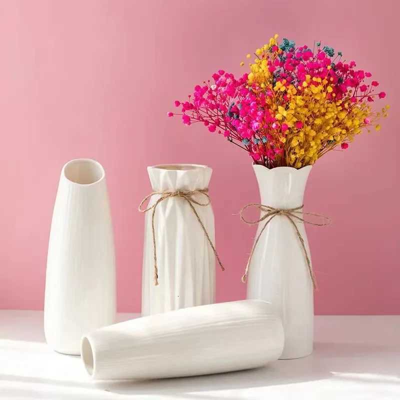 Nordic Style Plastic Vase Minimalist Vase Simple Small Fresh Flower Pot Storage Bottle for Flowers Living Ro Decoration Vases H251204