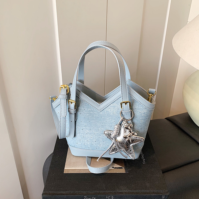 Casual Retro Bucket for Women 2025 Summer New Trendy Single Shoulder Underarm Niche Large Capacity Commuter Bag