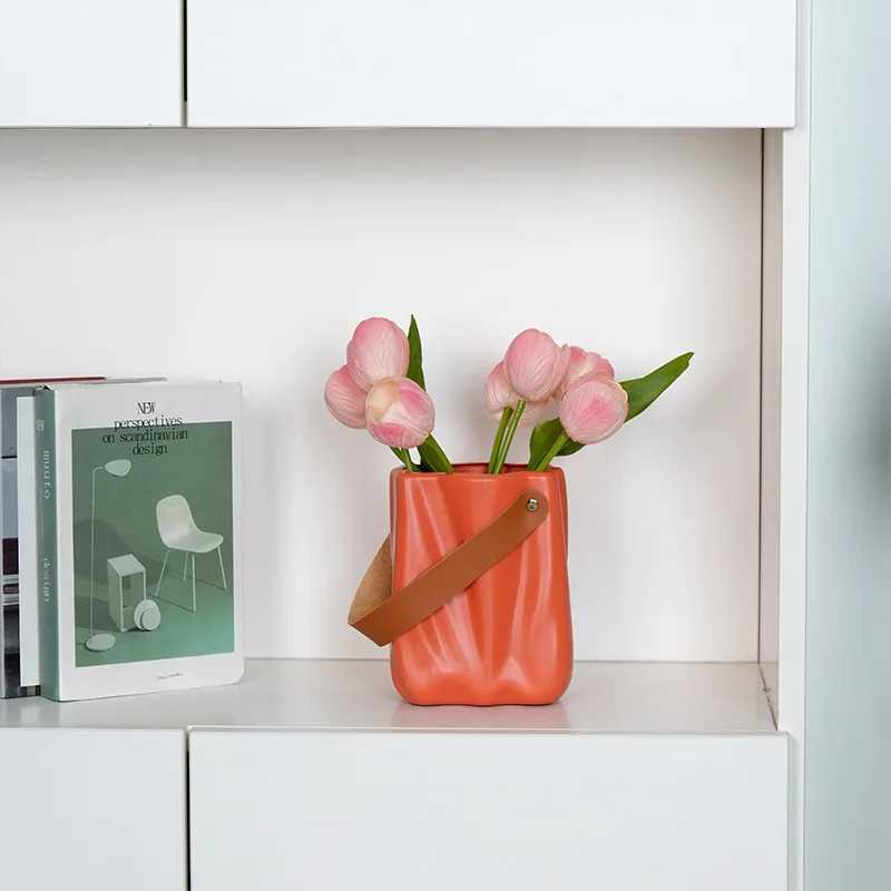 Nordic-style creative plastic handbag vase suitable as a container for dried flowers or fresh flowersChristmas gift H251204