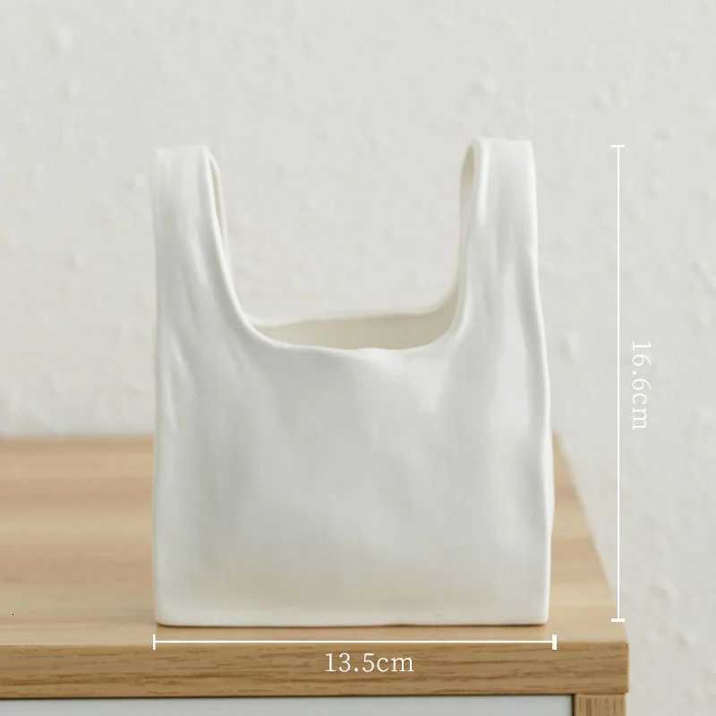 Ceramic Vase Wrinkled Paper Bag Design White Minimalist Modern Luxury Ungla Porcelain He Decor Gift For Living Ro Bedro H251204