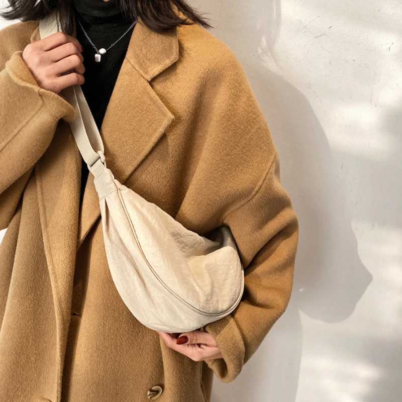 Solid Color Womens Portable Shoulder Bag Simple Female Nylon Cloth Padded Crossbody Bags Travel Purse Handbags Messenger BagT251204